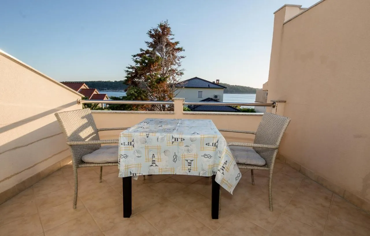 *** Konukevi Apartments Kordic Barbat na Rabu Hırvatistan